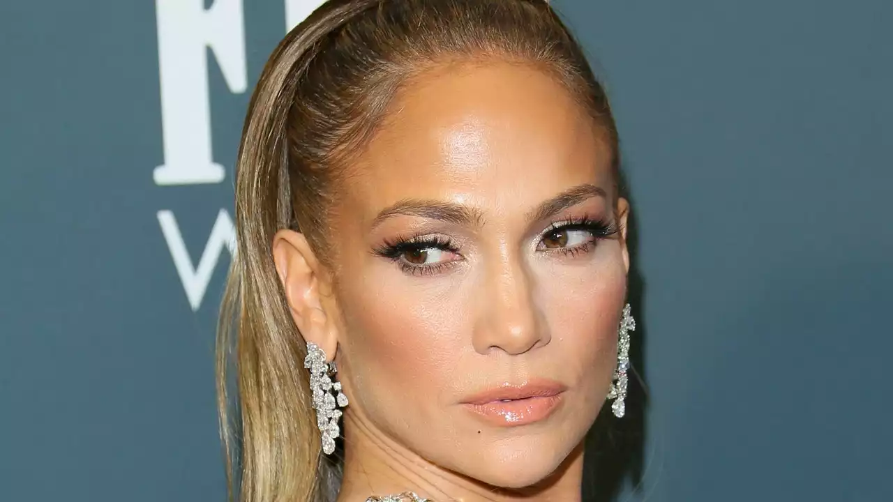 Jennifer Lopez Teased a New Album With Auburn Brown Hair