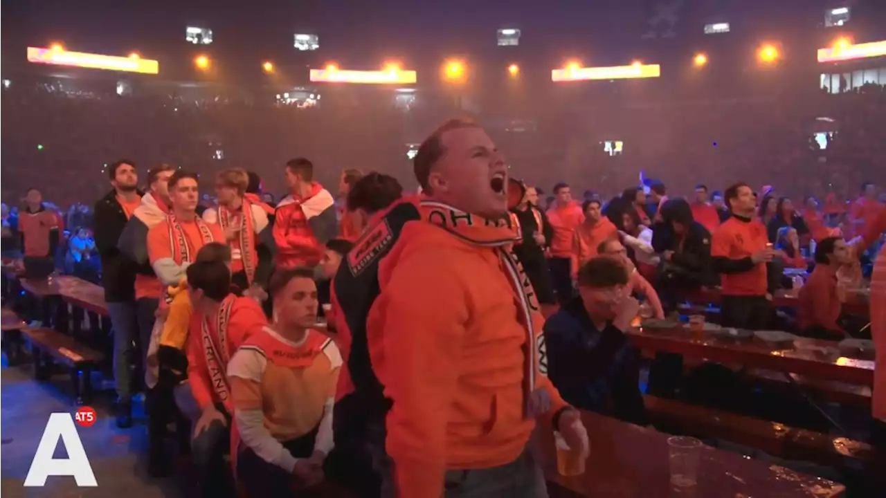 Oranjefans in Arena houden moed na gelijkspel: 'Laat Brazilië en Argentinië maar komen'