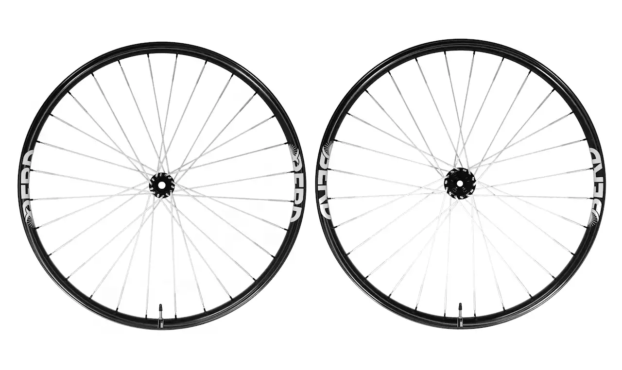 Berd Hawk30 strings wider rims into a sub-1400g trail/enduro wheelset