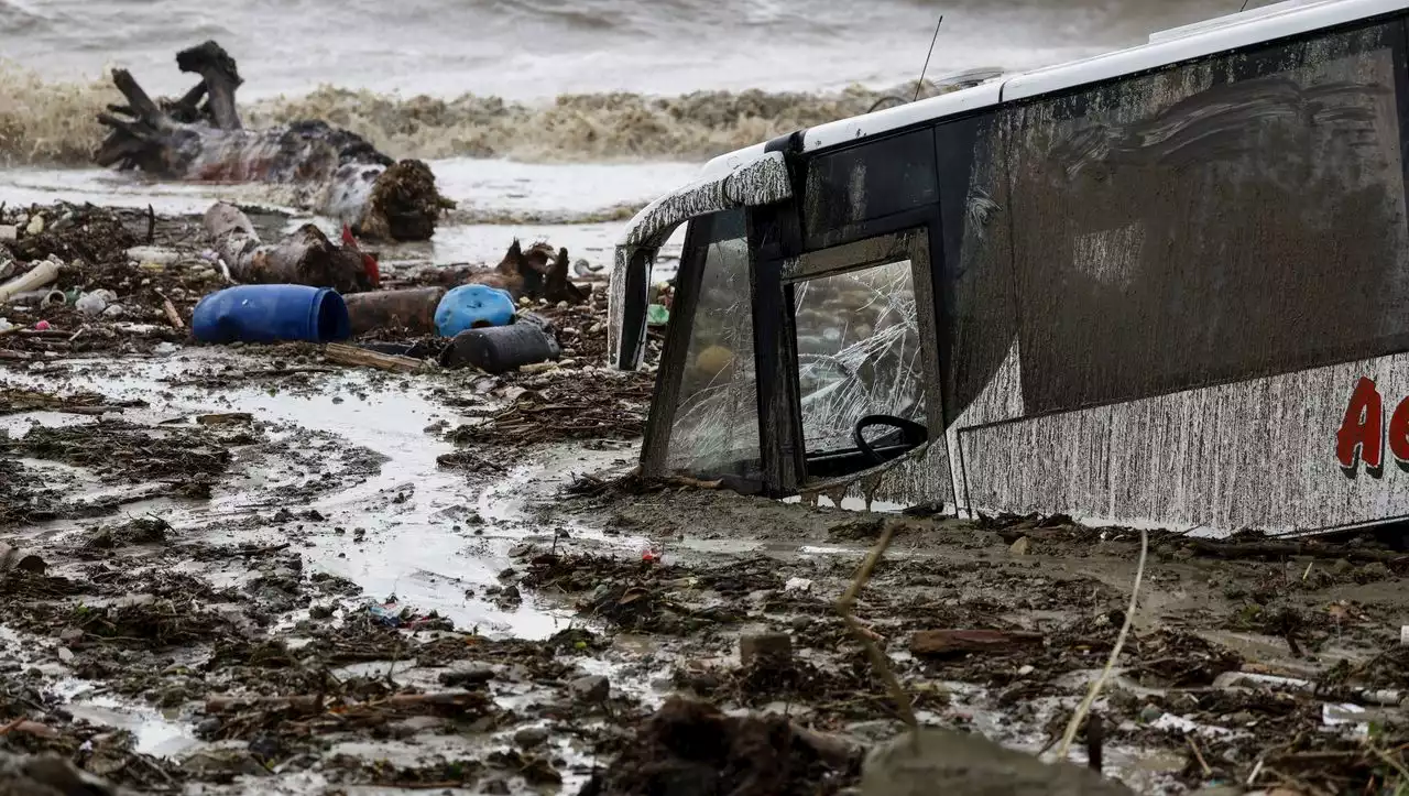 Heftige Unwetter über italienischer Mittelmeerinsel: Frau stirbt bei Erdrutsch auf Ischia