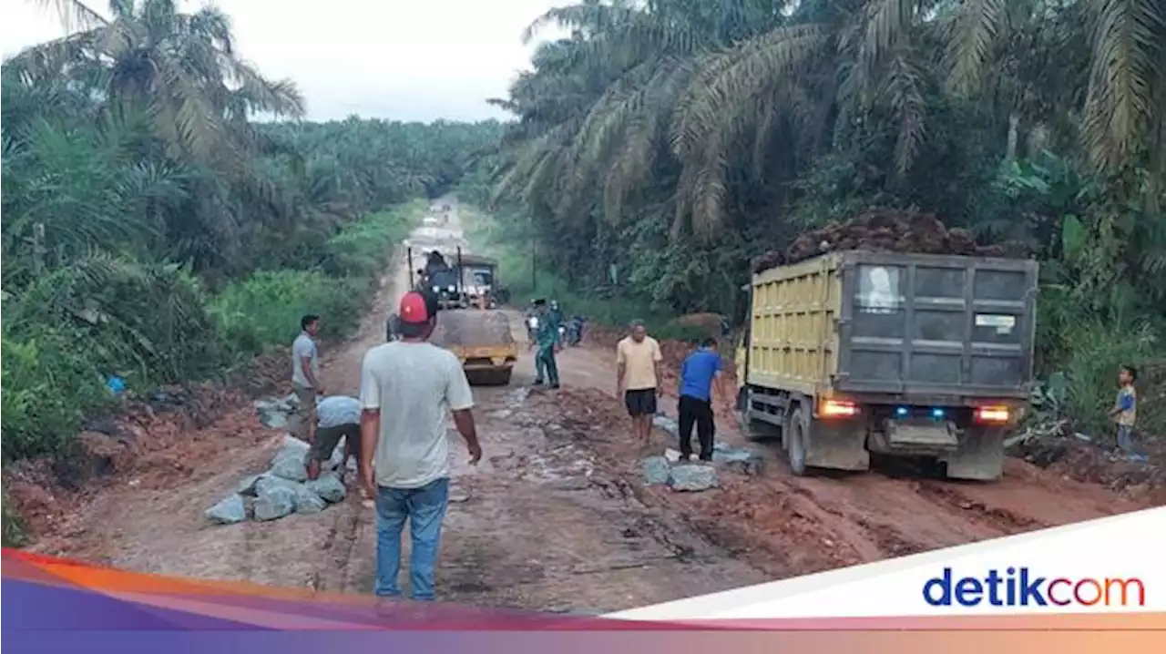 Jalan Rusak yang Ditanami Pisang di Pelalawan Sudah Diperbaiki