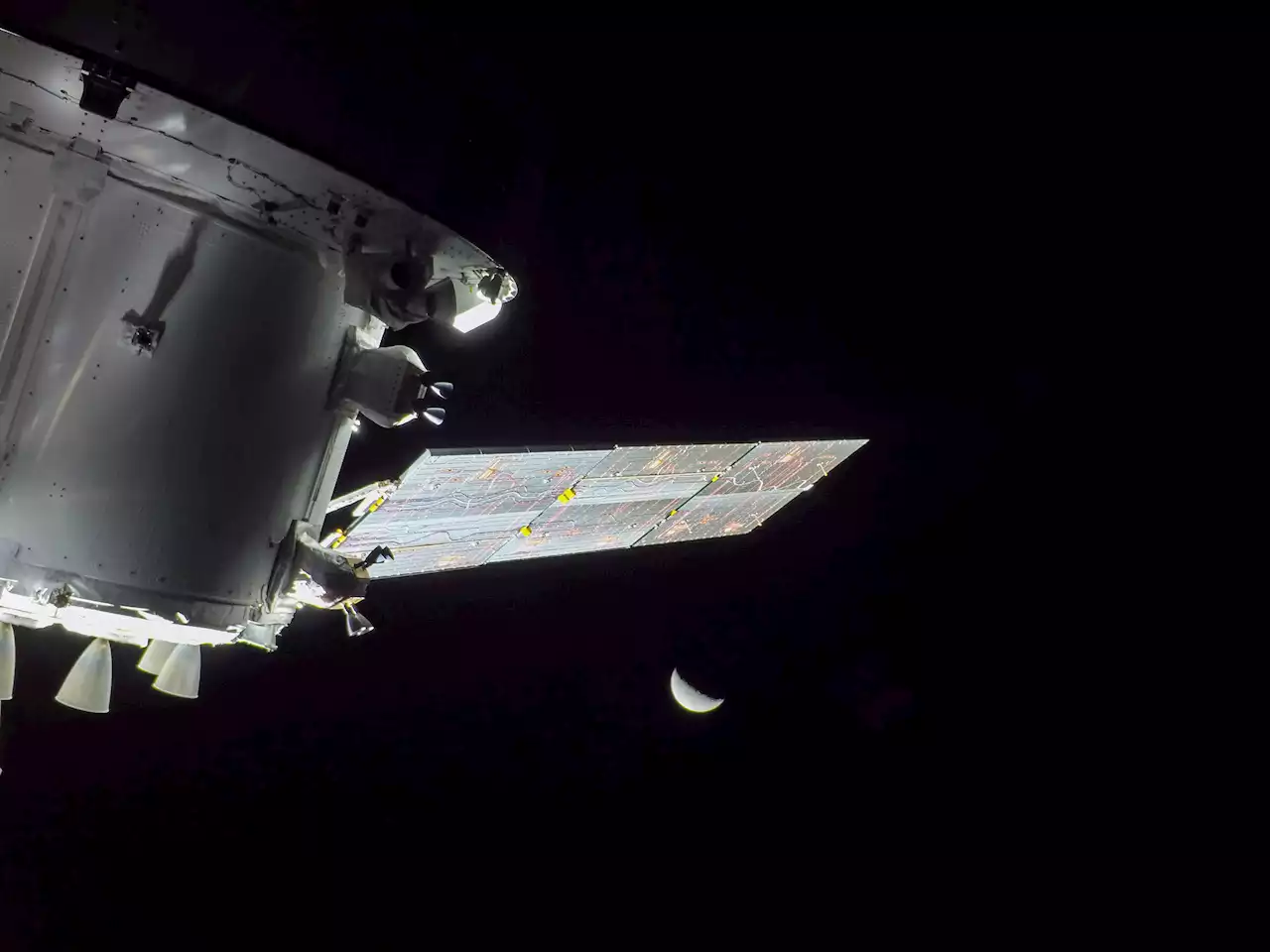 Orion spacecraft enters orbit around the moon | Digital Trends