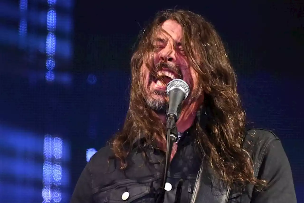 Dave Grohl Shows Off His Dance Moves At Post Malone Concert