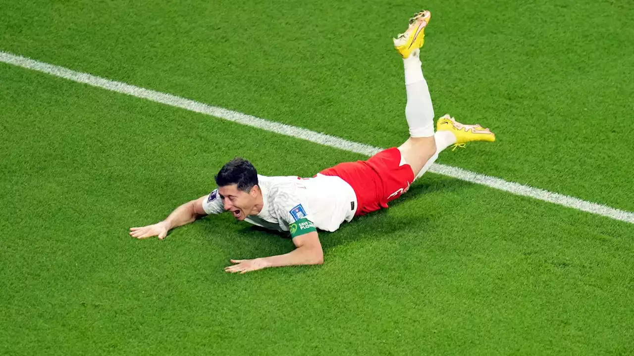 Poland 2-0 Saudi Arabia: Lewandowski scores first ever World Cup goal - Football365