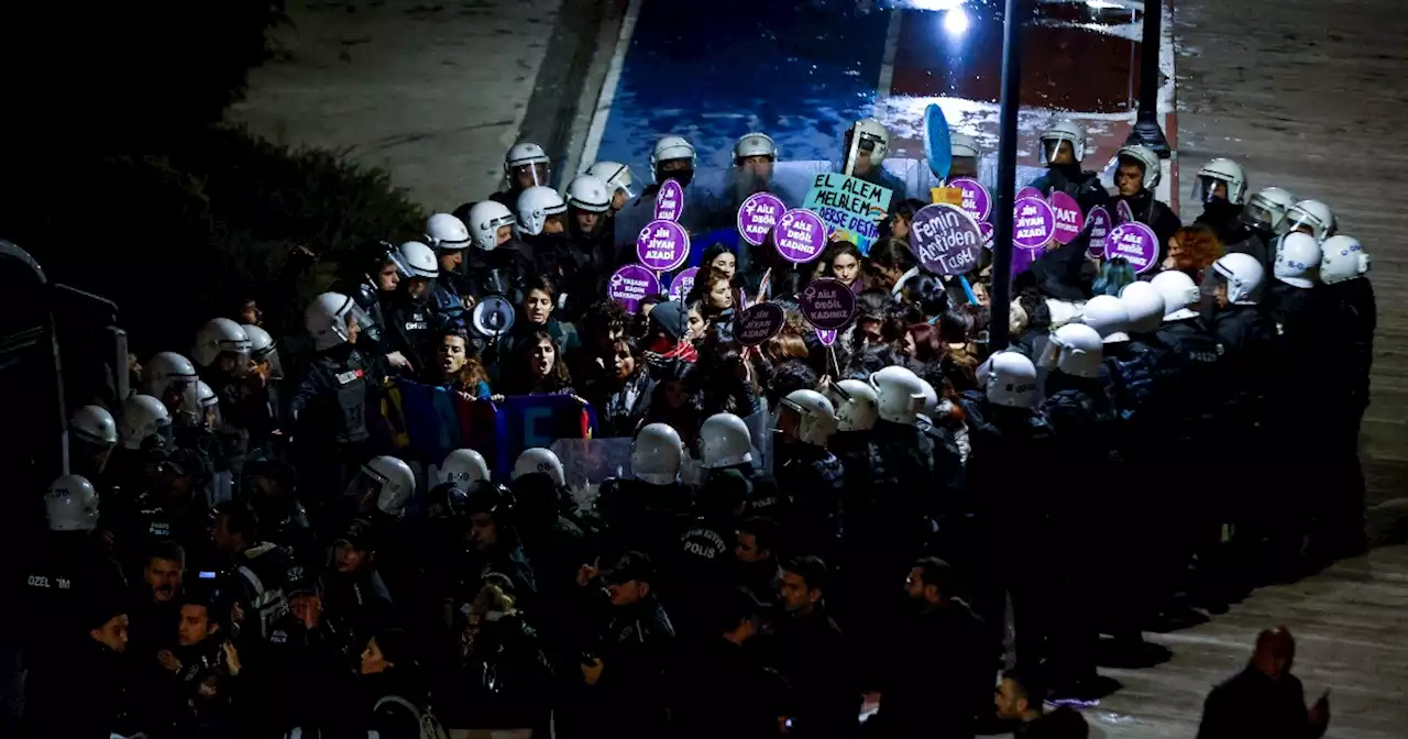 Istanbul, 'Una donna italiana è stata arrestata durante le manifestazioni contro la violenza sulle donne'