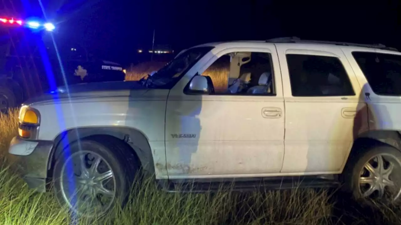 Teen smugglers lead Texas police on high-speed chase after illegal immigrants bail from vehicle