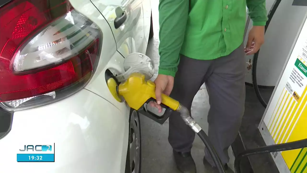 Gasolina tem leve queda após 6 semanas de alta; preço do etanol sobe pela 8ª semana seguida