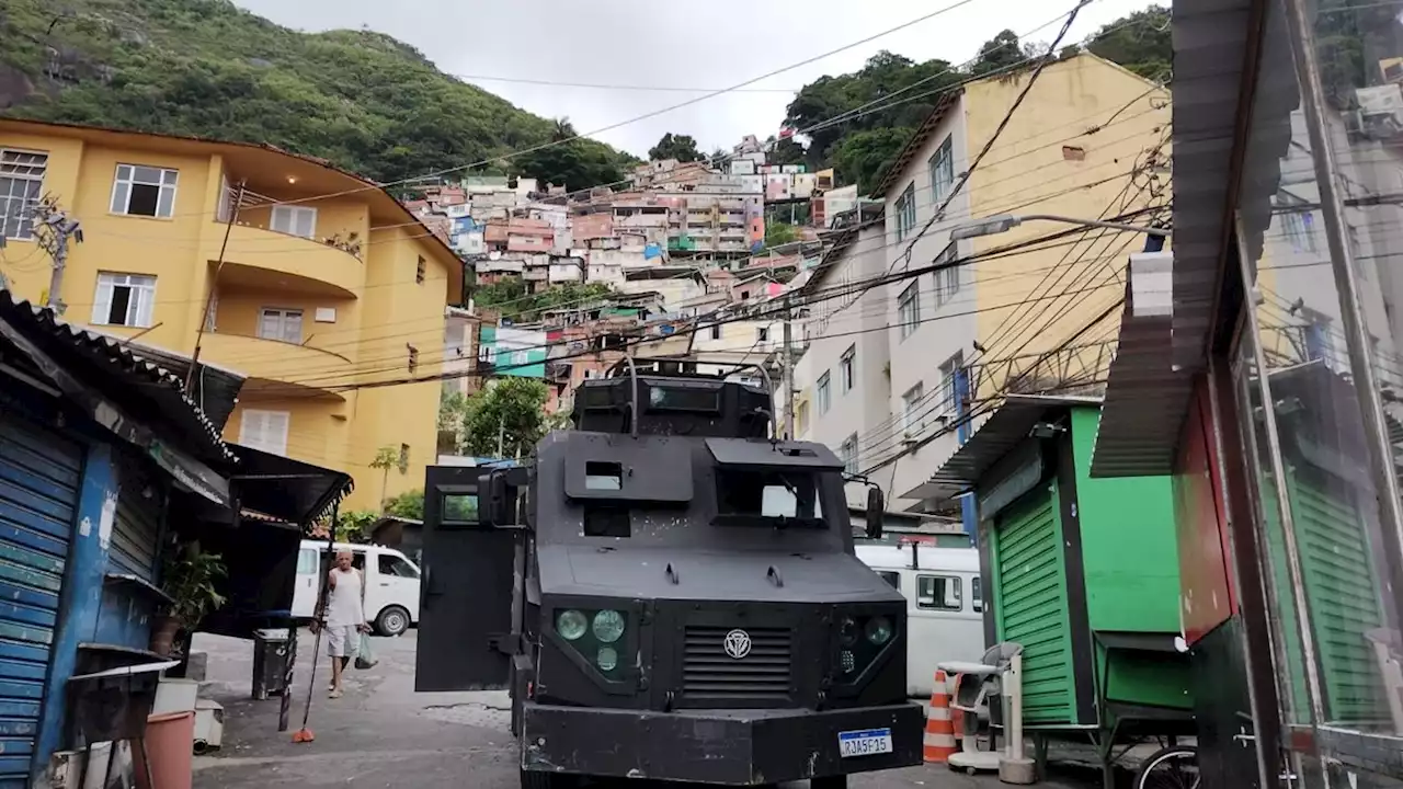 Polícia apreende drogas e granadas em operação no Morro Santa Marta, na Zona Sul do Rio