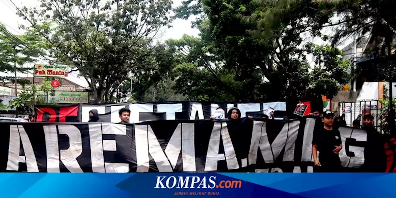 Aremania Hitamkan Malang Raya untuk Tragedi Kanjuruhan