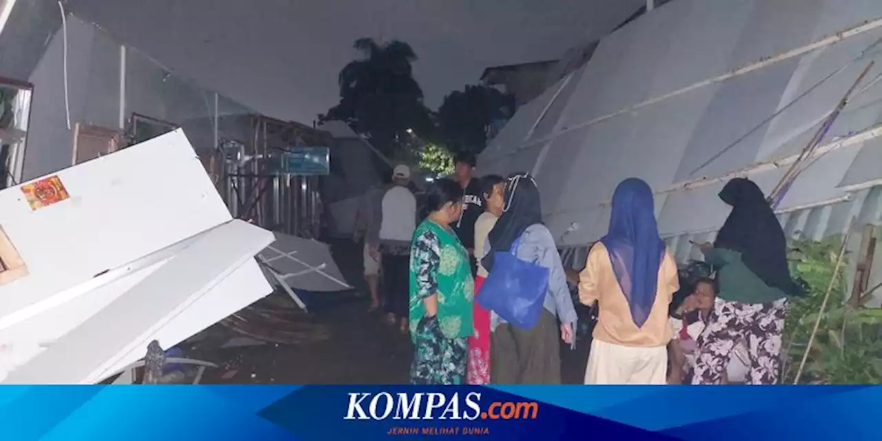 Angin Bak Puting Beliung Robohkan 16 Kontrakan di Jelambar, Warga Bingung Tidur Dimana Malam Ini