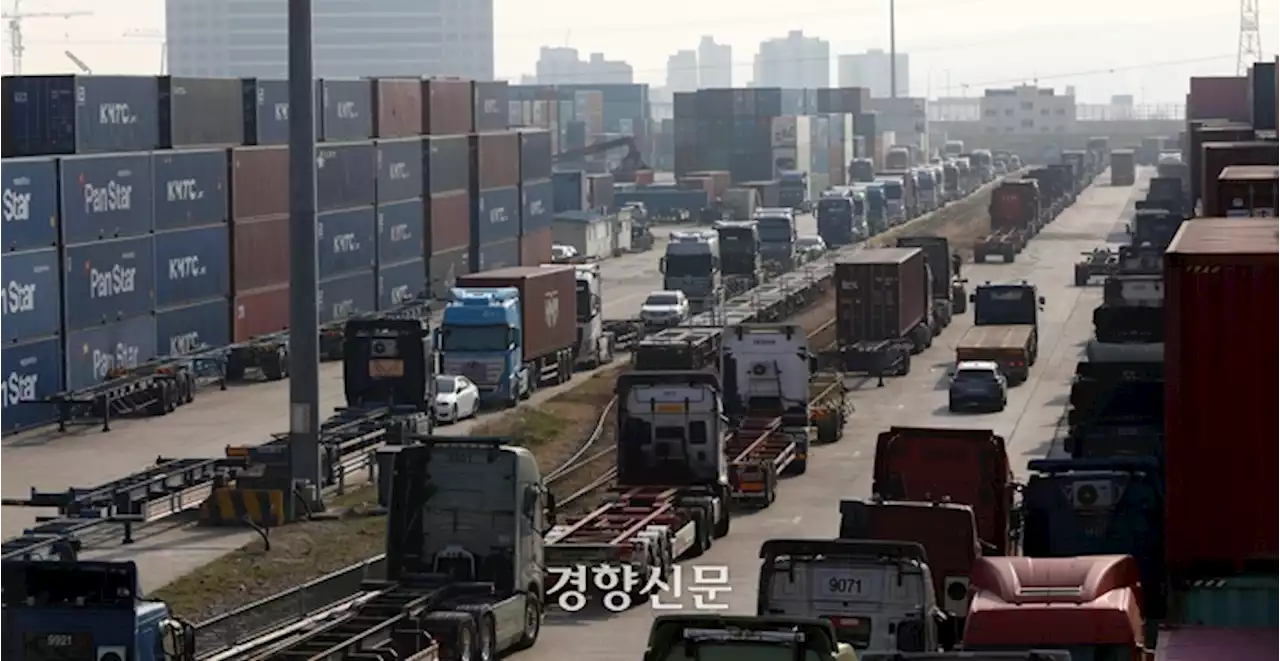 강경 대응 예고한 정부가 먼저 “만나자”···화물연대, 이르면 28일 첫 교섭