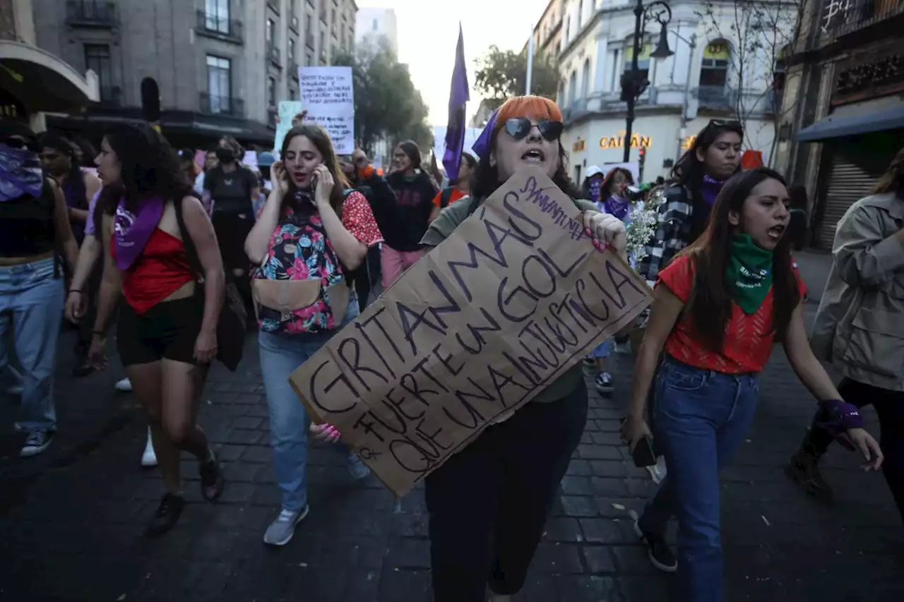 La Jornada: Marchan miles en diversos países contra la violencia hacia la mujer