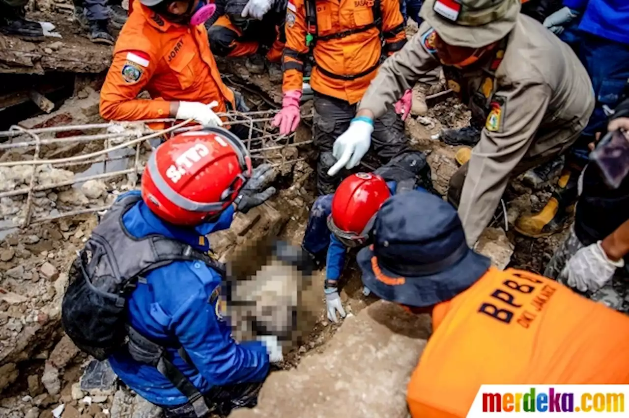 Foto : Potret Pilu Gadis 7 Tahun Ditemukan Tewas Tertimbun Reruntuhan Gempa Cianjur | merdeka.com