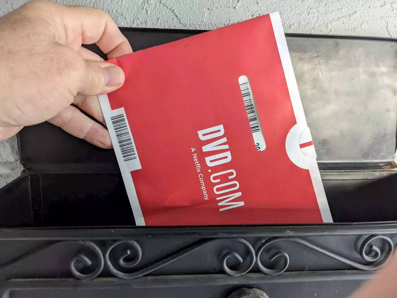 DVD diehards keep those iconic red-and-white Netflix envelopes in circulation