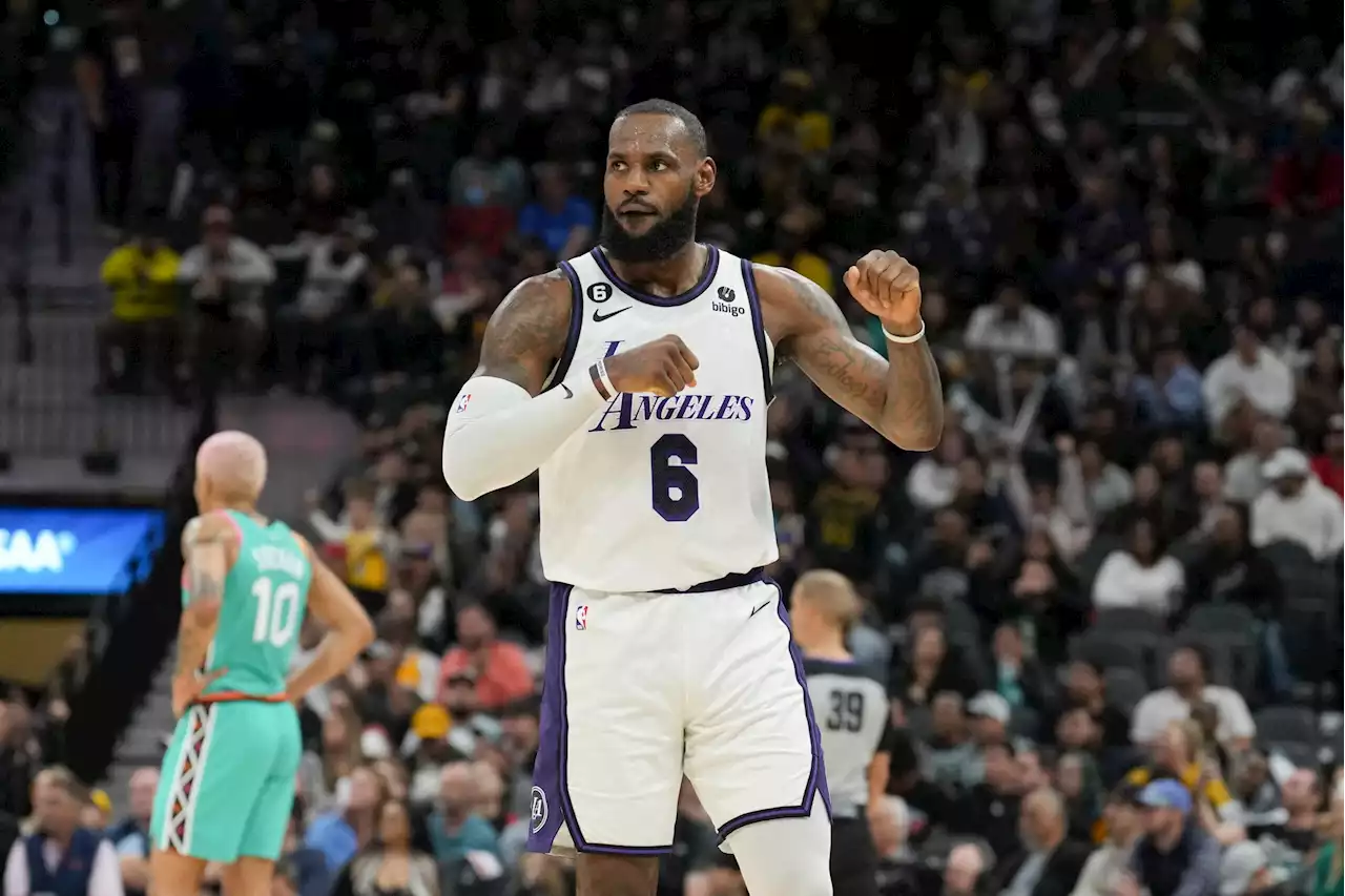 LeBron James makes triumphant return as Lakers drub Spurs