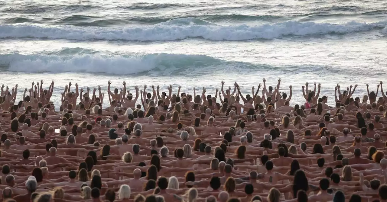 Thousands of Australians strip for Tunick cancer awareness photo shoot