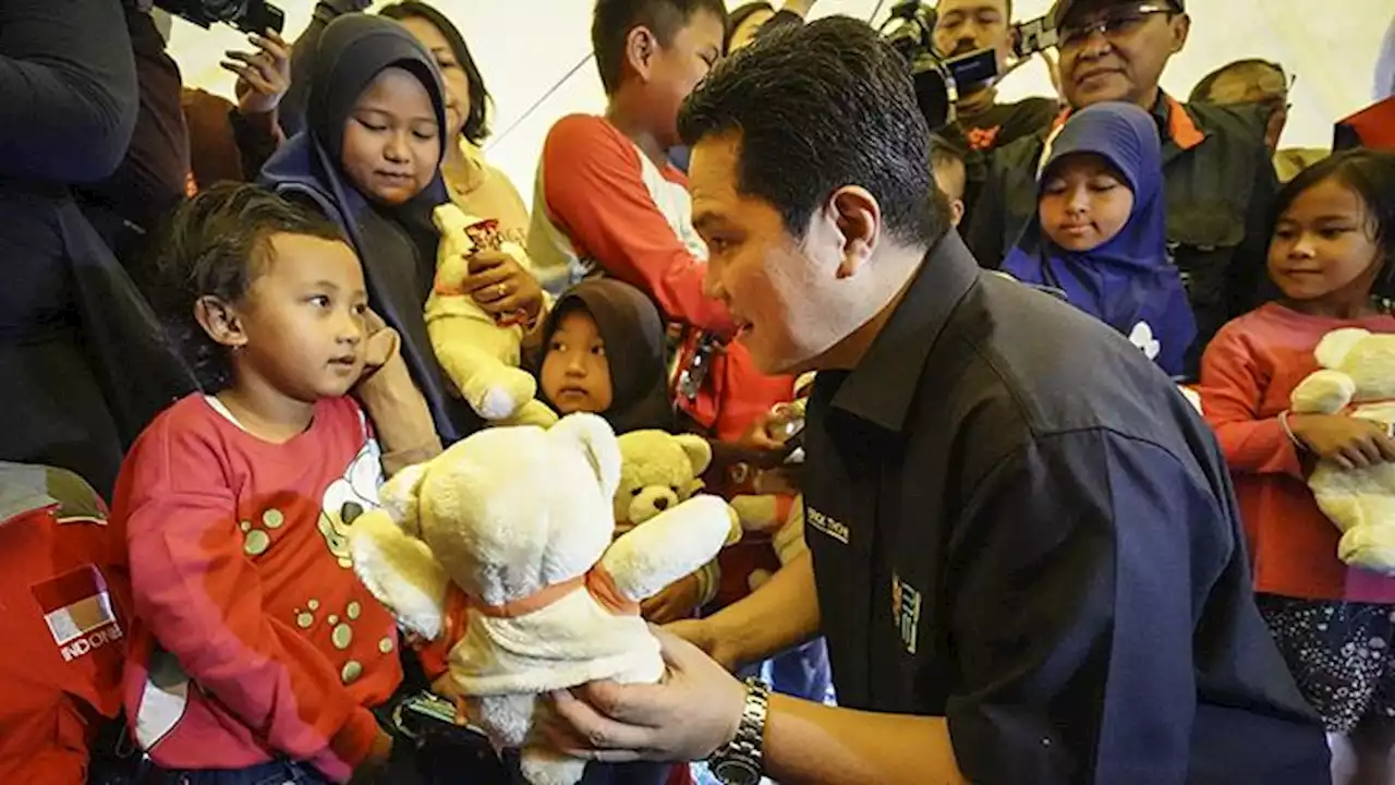 Kunjungi Korban Gempa Cianjur, Erick Thohir Interaksi dengan Anak-anak