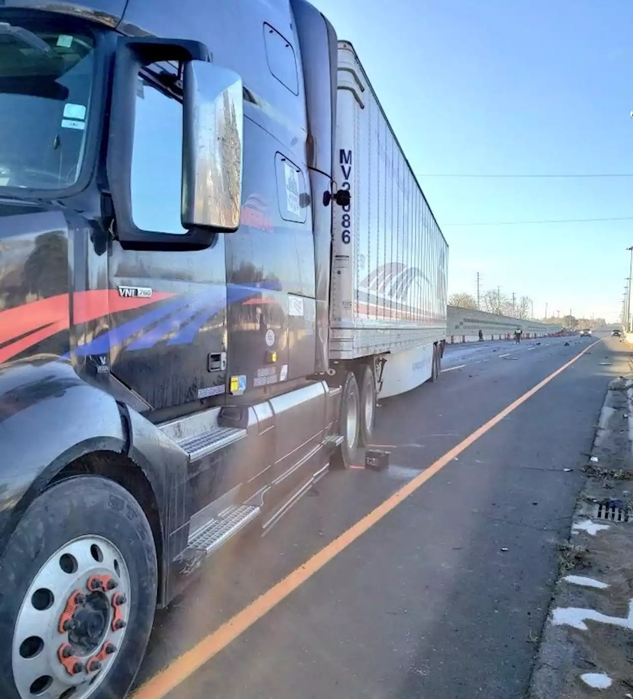 Deadly crash on QEW in Mississauga claims two lives