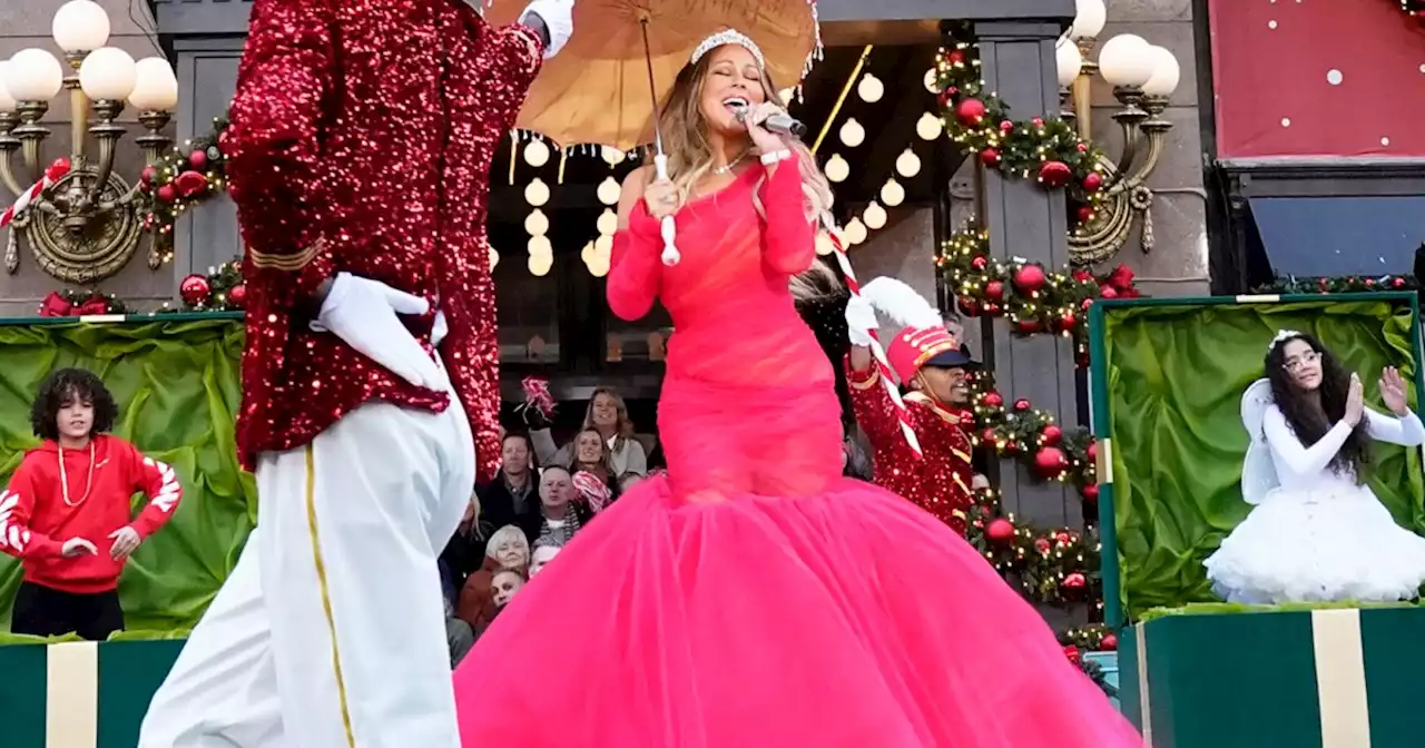 Mariah Carey’s twins steal the show during her performance at Thanksgiving parade