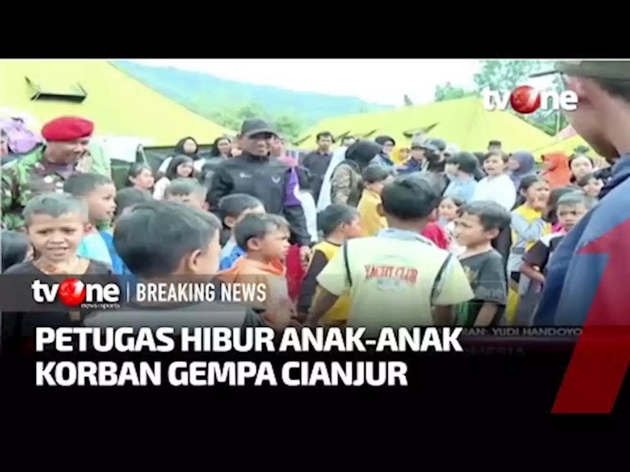 Momen Pemilik Toko Mainan Beri Hadiah Untuk Anak-Anak Korban Gempa - tvOne