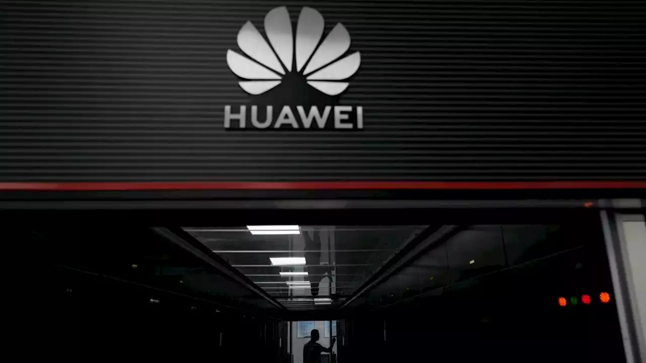 FCC votes unanimously to ban equipment sales, imports of Chinese tech from Huawei, ZTE