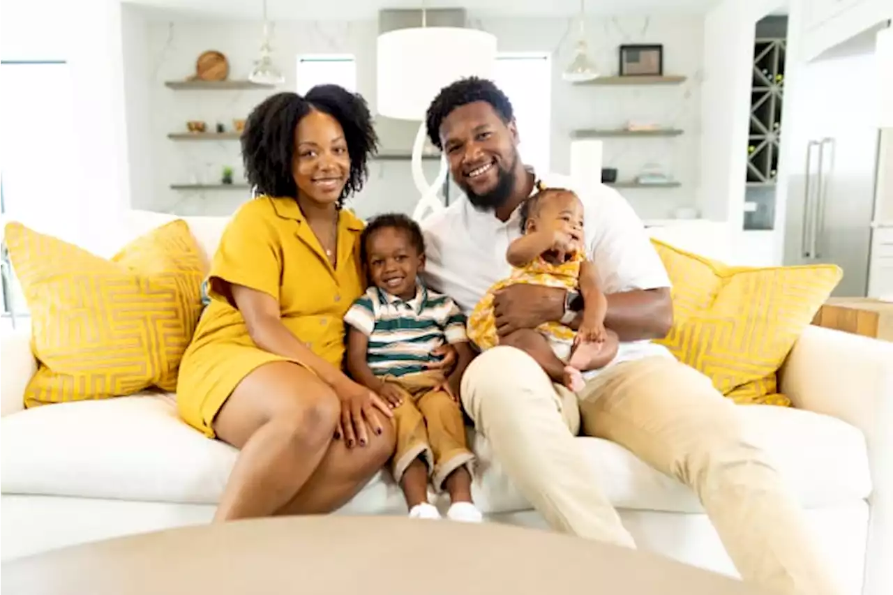 ‘It’s a blessing’: Parenthood is perfect for Jaguars DE Dawuane Smoot and wife Aumari