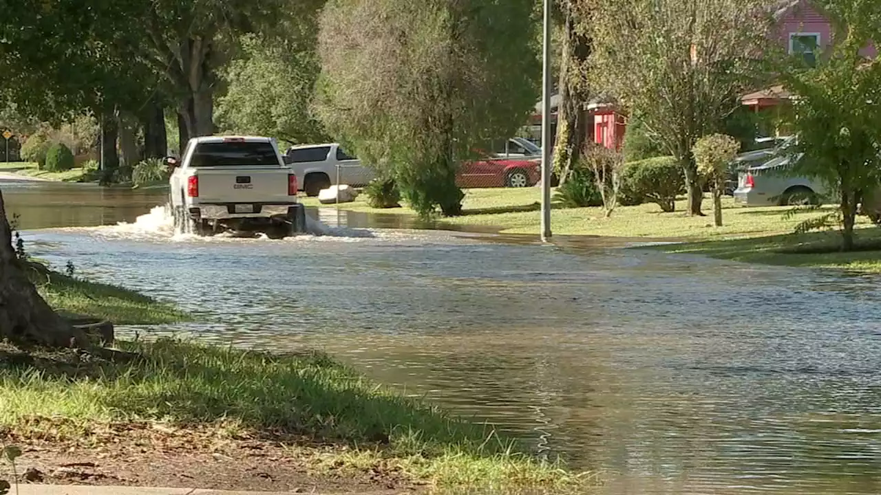 High flood water preventing residents from leaving their homes since Thanksgiving in SW Houston