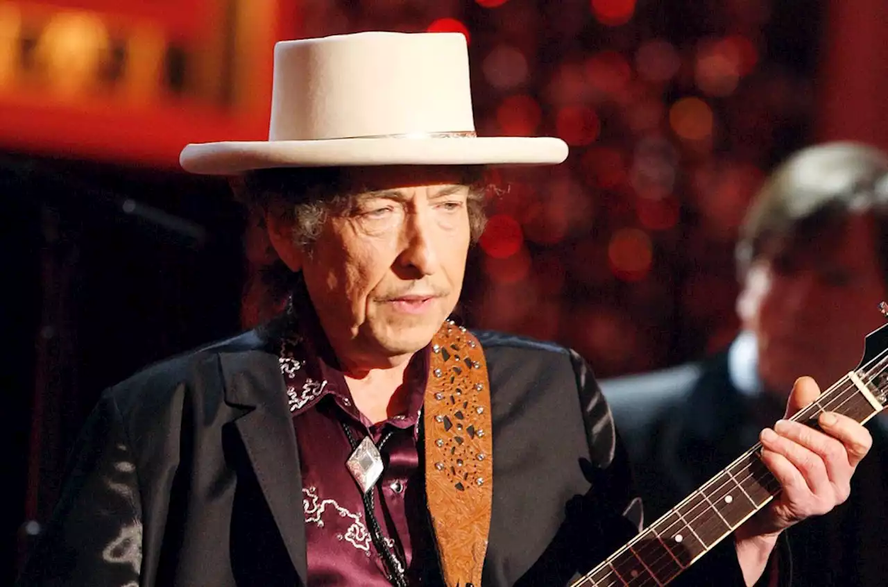 Bob Dylan Issues Apology Over His New Book With Replica Signature: ‘I Want to Rectify It’