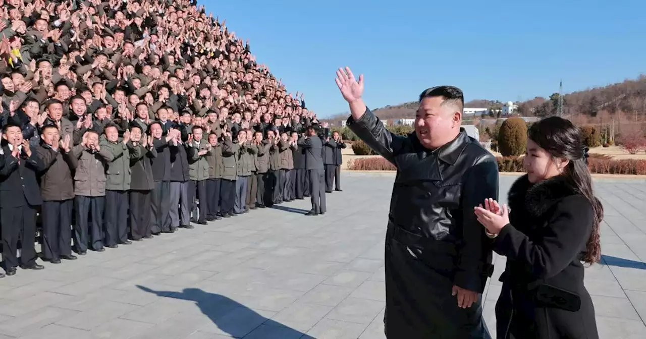 Kim Jong-un reaparece con su hija en fotos publicadas por Pionyang