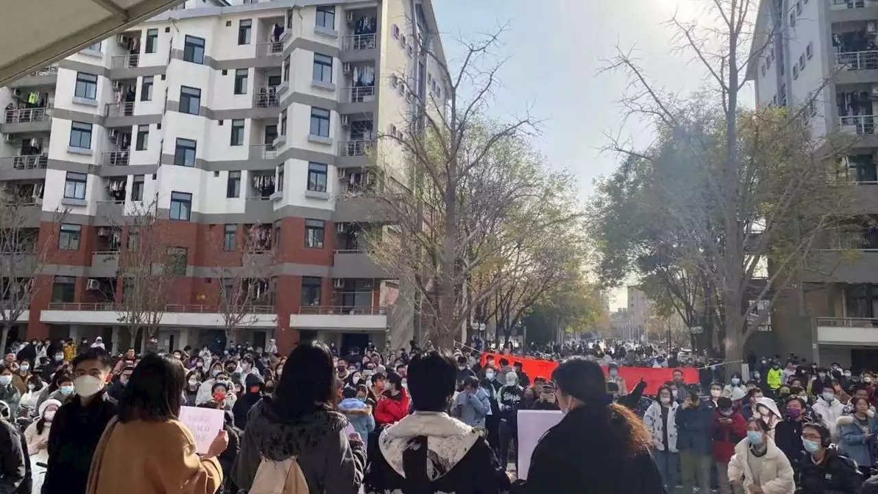 Protestos se espalham pela China em desafio sem precedentes à política Covid zero