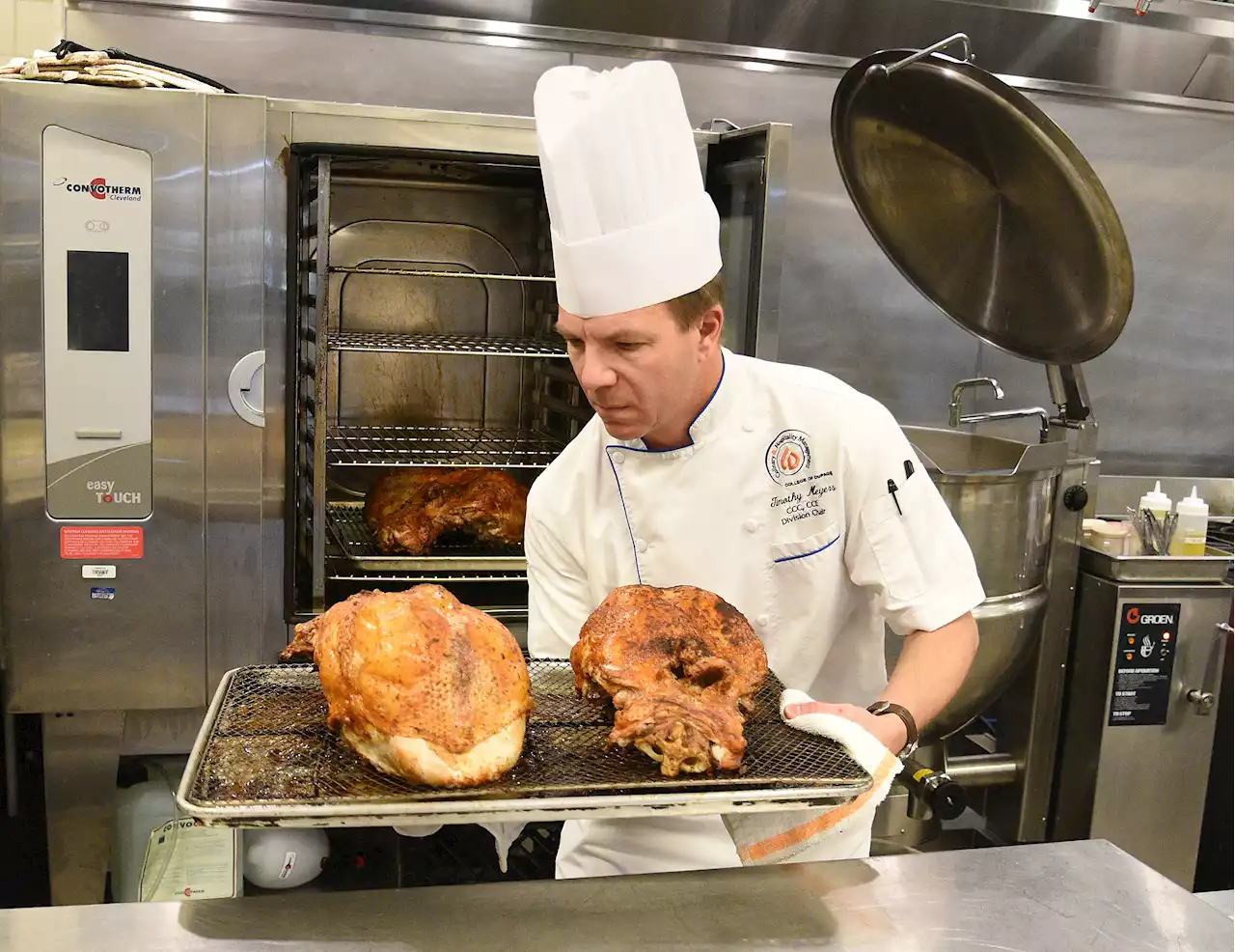 Good News Sunday: College of DuPage culinary students cook Thanksgiving dinner for Navy recruits