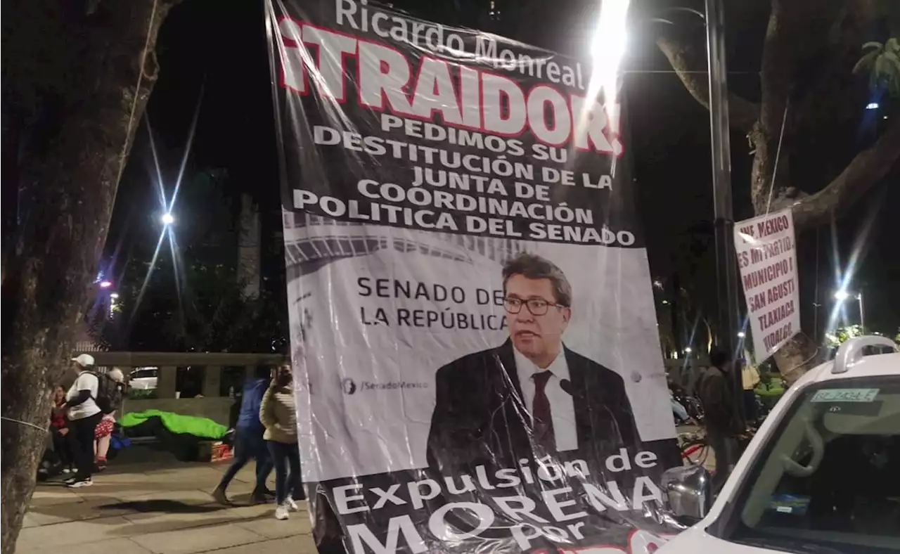 Aparece manta en repudio a Monreal