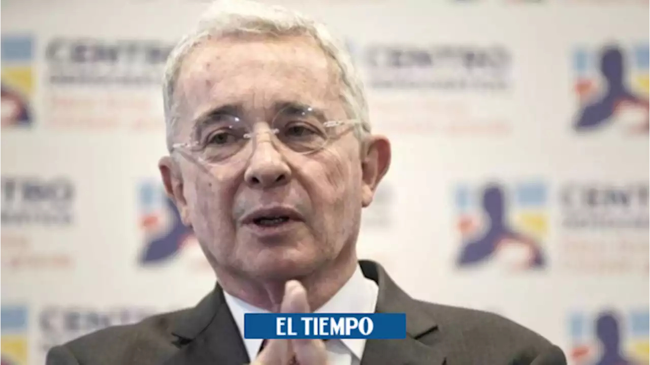 Álvaro Uribe apoya decisión de bajar precio del Soat para motos: 'Alivia mucho'