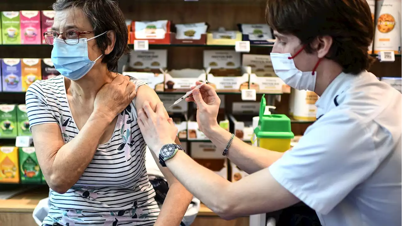 Covid-19 : 'À peine 30% des plus de 60 ans sont à jour de leur vaccination', alerte le professeur Bruno Mégarbane