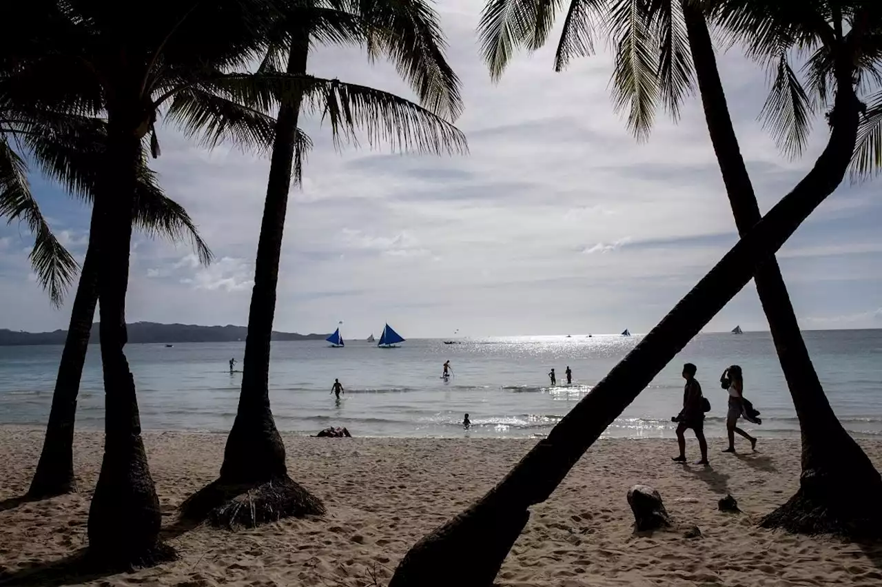 Tourists to pay P100 insurance before entering Boracay