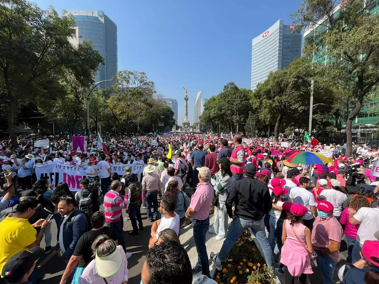 Funcionarios califican la marcha de AMLO como “histórica”