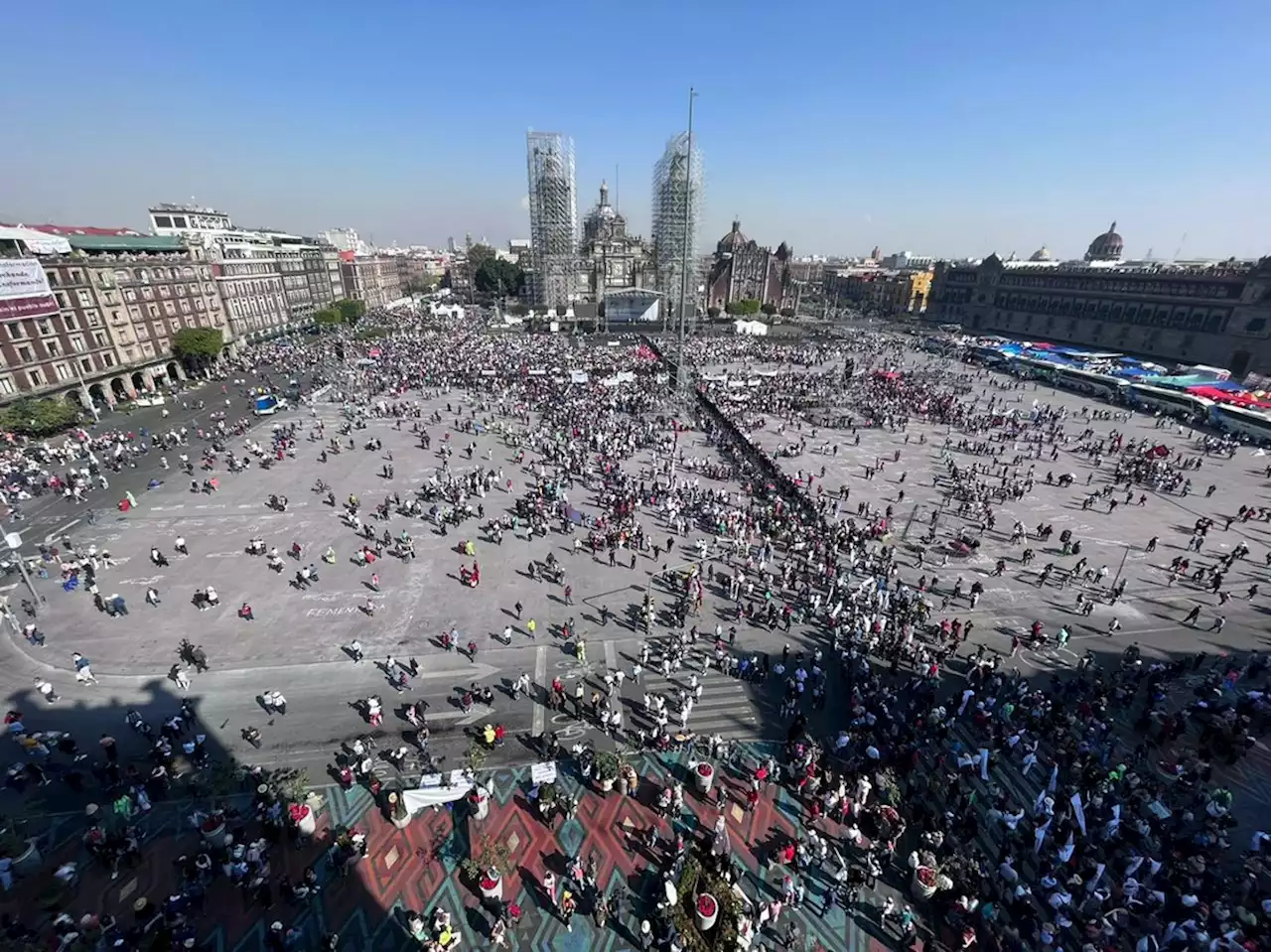 Maestros inconformes de la CNTE se niegan a salir del Zócalo