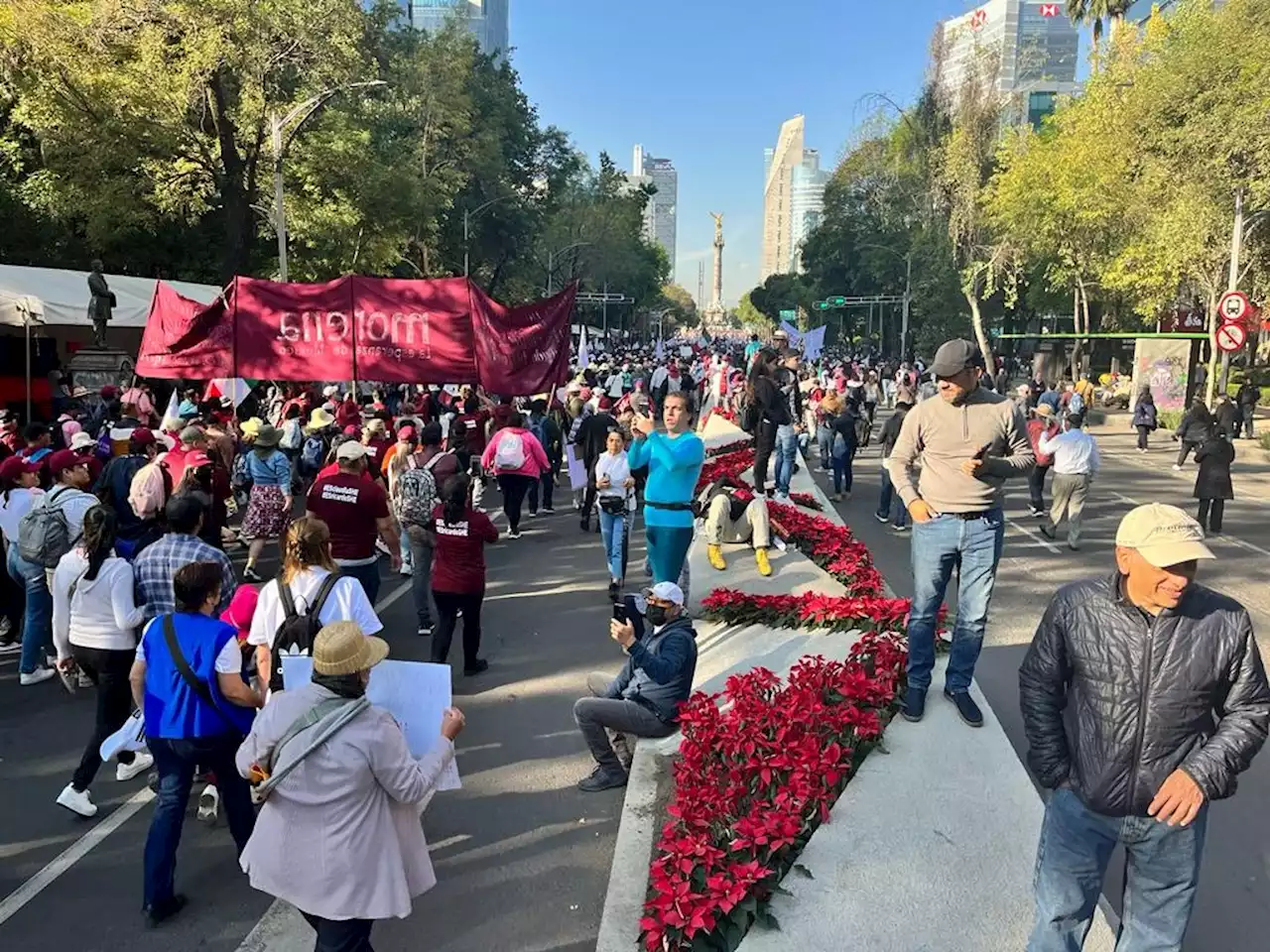 Miles de personas llegan al Ángel para la marcha de AMLO