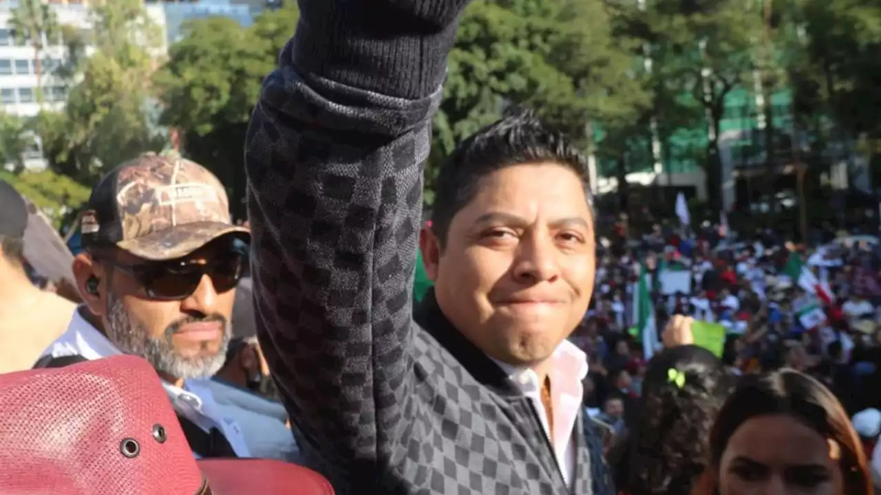 Acompaña Ricardo Gallardo a AMLO en marcha por las calles de la CDMX