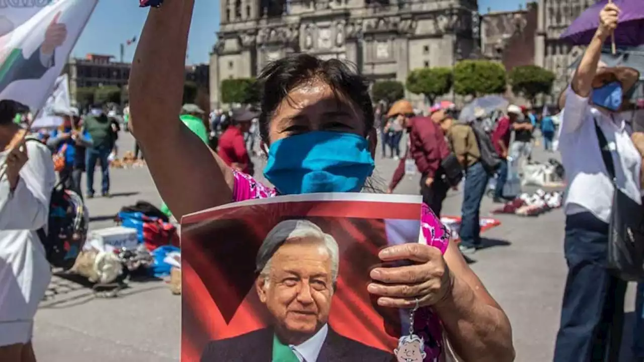 Simpatizantes de Morena arriban a la CDMX para la marcha de AMLO de este domingo