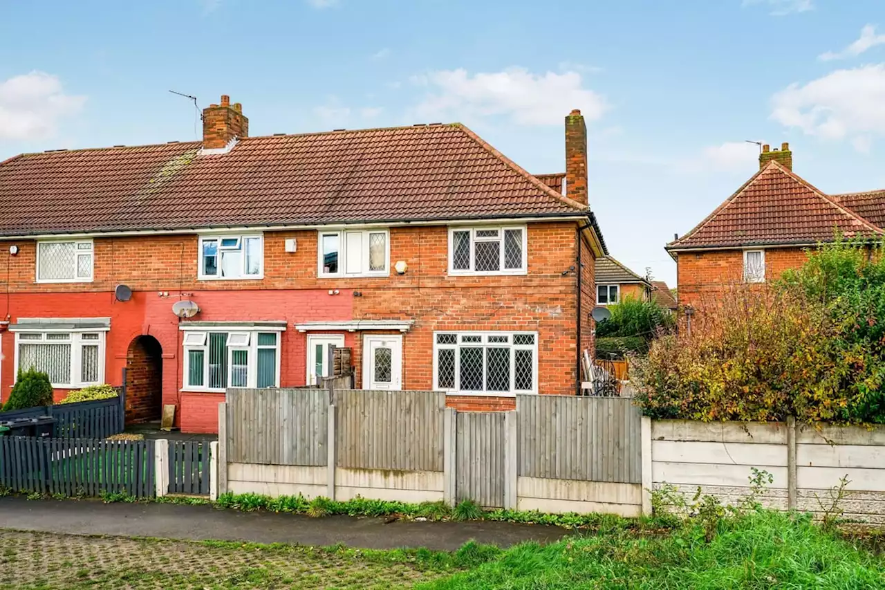 Take a tour of this homely two bedroom house with great links to Crossgates