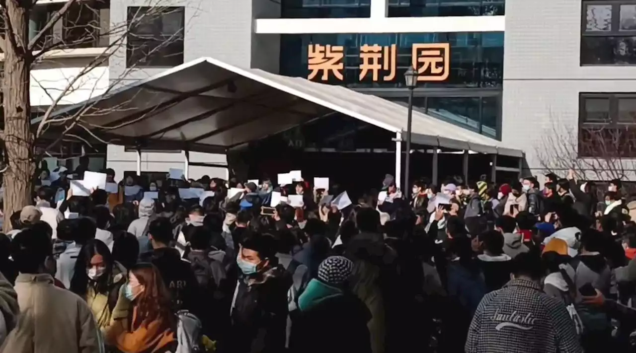 Covid, in Cina la protesta si allarga anche a Wuhan