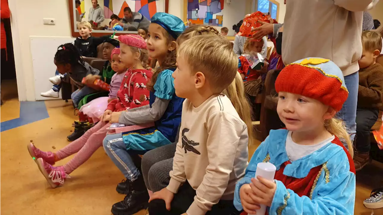 Sinterklaas op bezoek bij Zaanse minima: 'Alsof het één grote familie is'