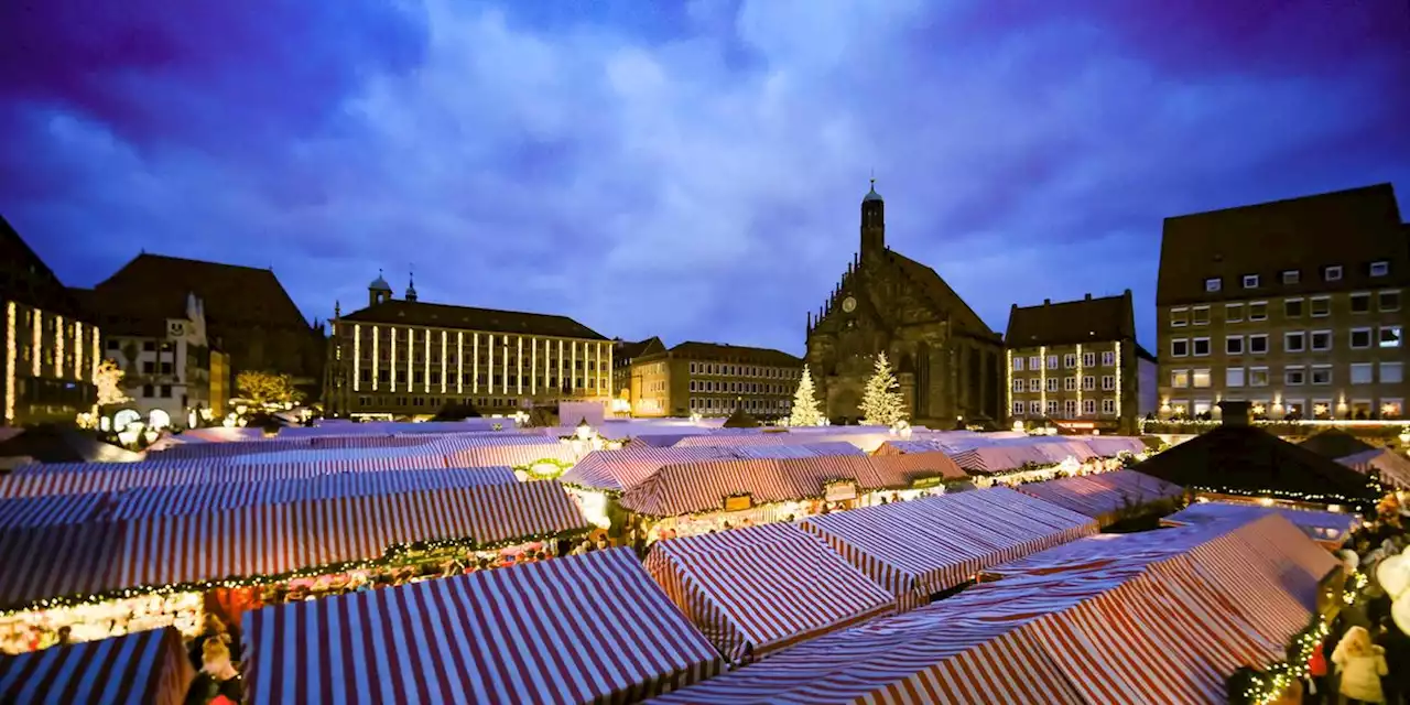 Christkindlesmarkt: Budenzauber zwischen Glühwein und 'Drei im Weggla'!