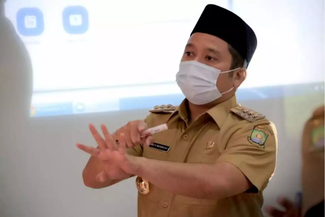 Wali Kota Tangerang Raih Penghargaan Kertaraharja Peduli Terhadap Guru |Republika Online