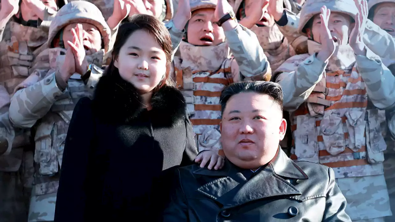 리설주 닮은 모습의 김주애…'사랑하는→존귀한' 극존칭