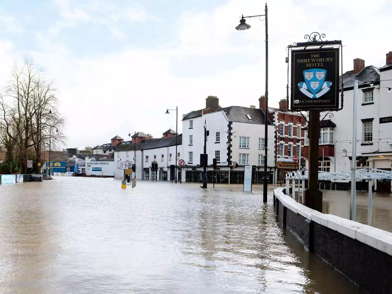 Shrewsbury pub to remain shut so new flood-proof cellar can be finished