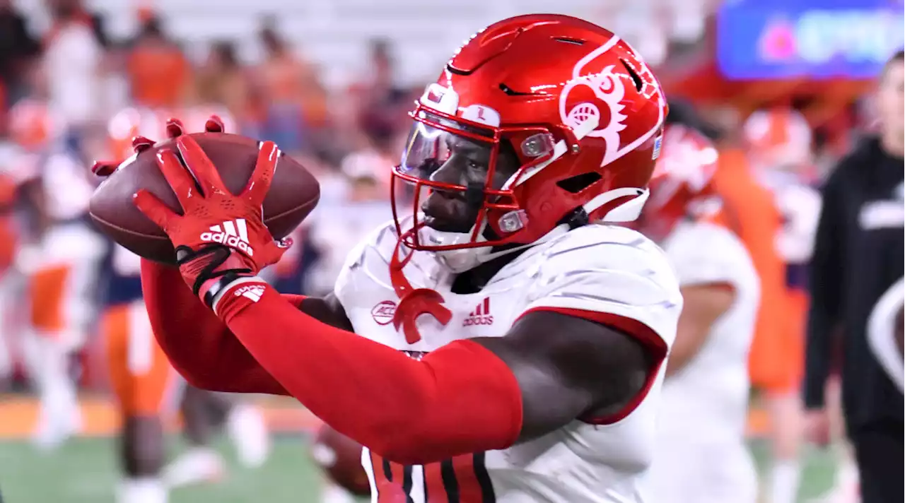 Louisville Player Appears to Chuck Water Bottle at Kentucky Fans After Rivalry Game