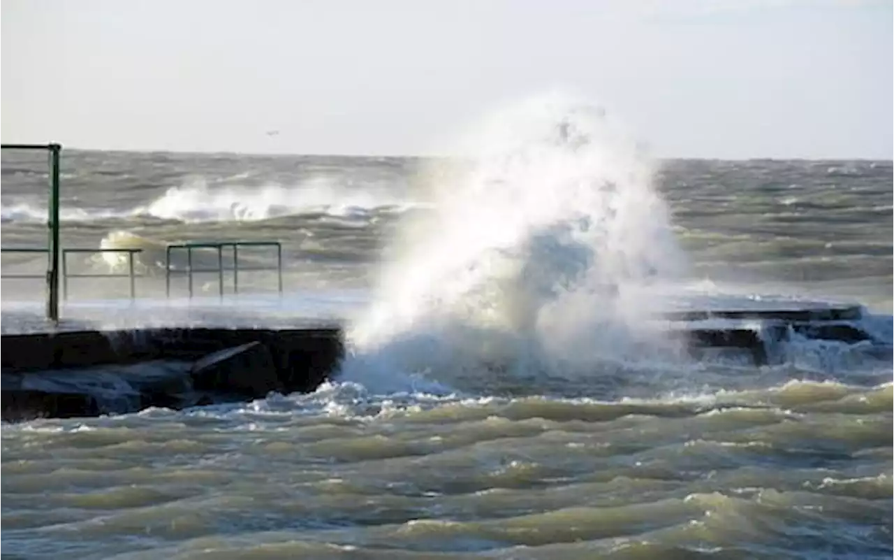 Maltempo in Sicilia, mare in tempesta: Eolie di nuovo isolate