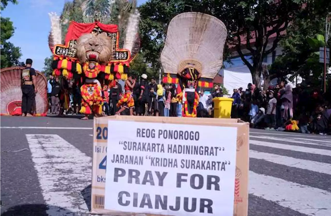 Bantu Korban Gempa Cianjur, Puluhan Seniman Reog Ponorogo Pentas di CFD Solo